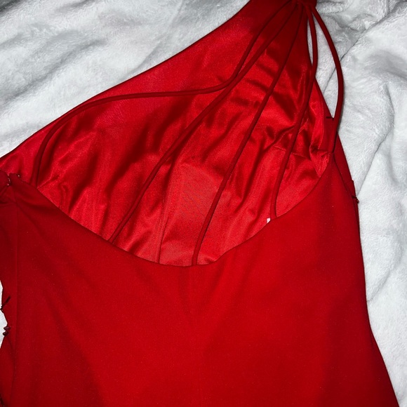 Niki Lavis One Shoulder Red Beaded Gown - Picture 6 of 14